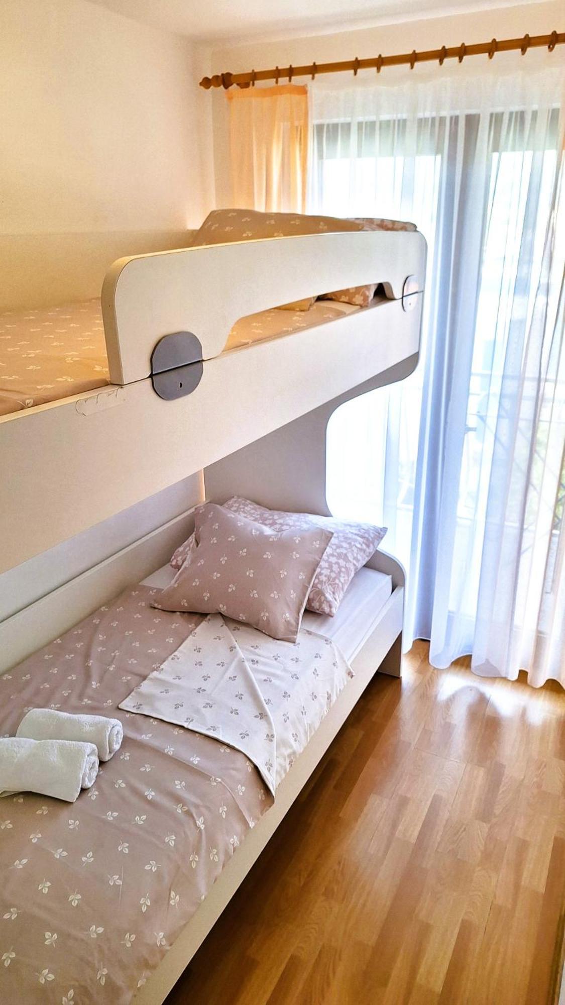 Apartmani I & J Seric سيغيت فغانييتْسا المظهر الخارجي الصورة