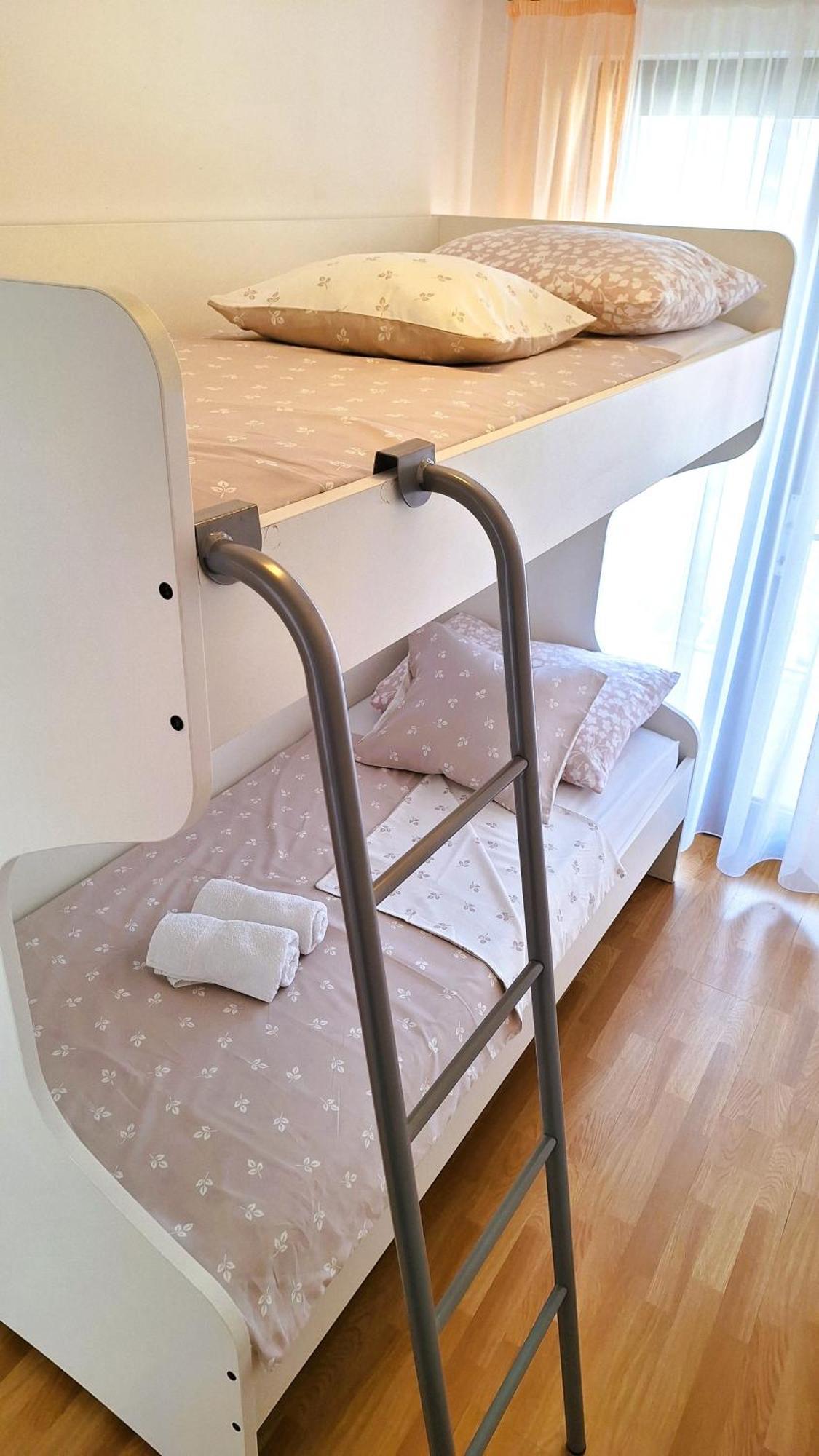 Apartmani I & J Seric سيغيت فغانييتْسا المظهر الخارجي الصورة